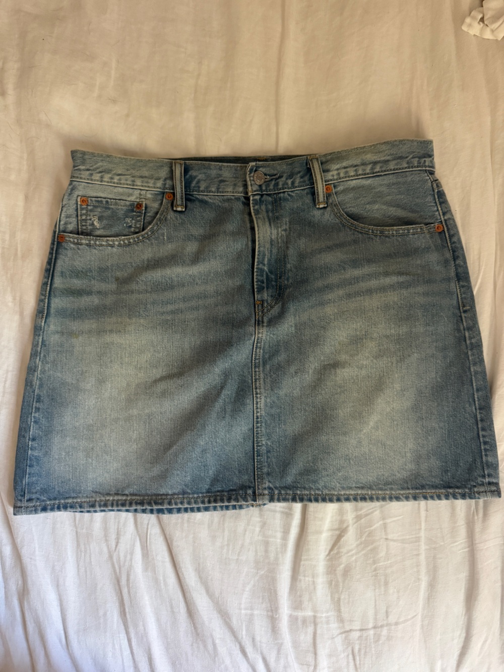 Levi's Icon Medium Wash Skirt